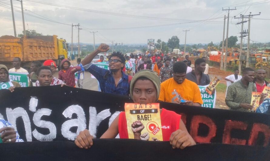 PANIC IN FCT AS RESIDENTS TOOK TO THE STREET FOR ONE-MILLION-MAN MATCH AGAINST BAD GOVERNMENT