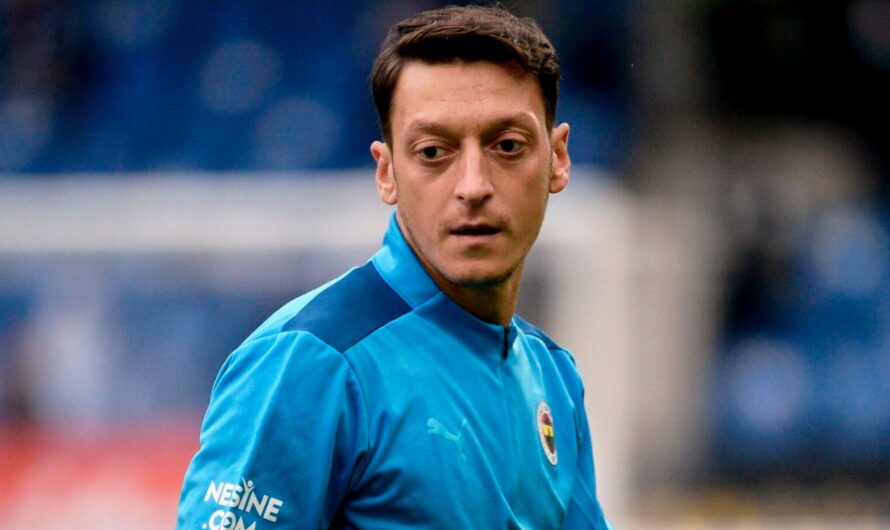 Mesut Ozil names best player in the world